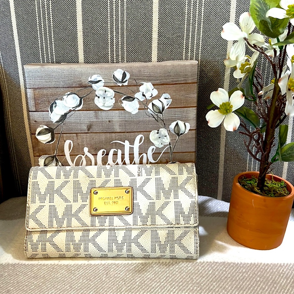 Michael Kors wallet